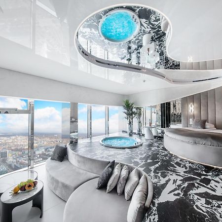 Apartamenty Sky Tower Z Jakuzzi Przy Oknie Wroclaw Bagian luar foto