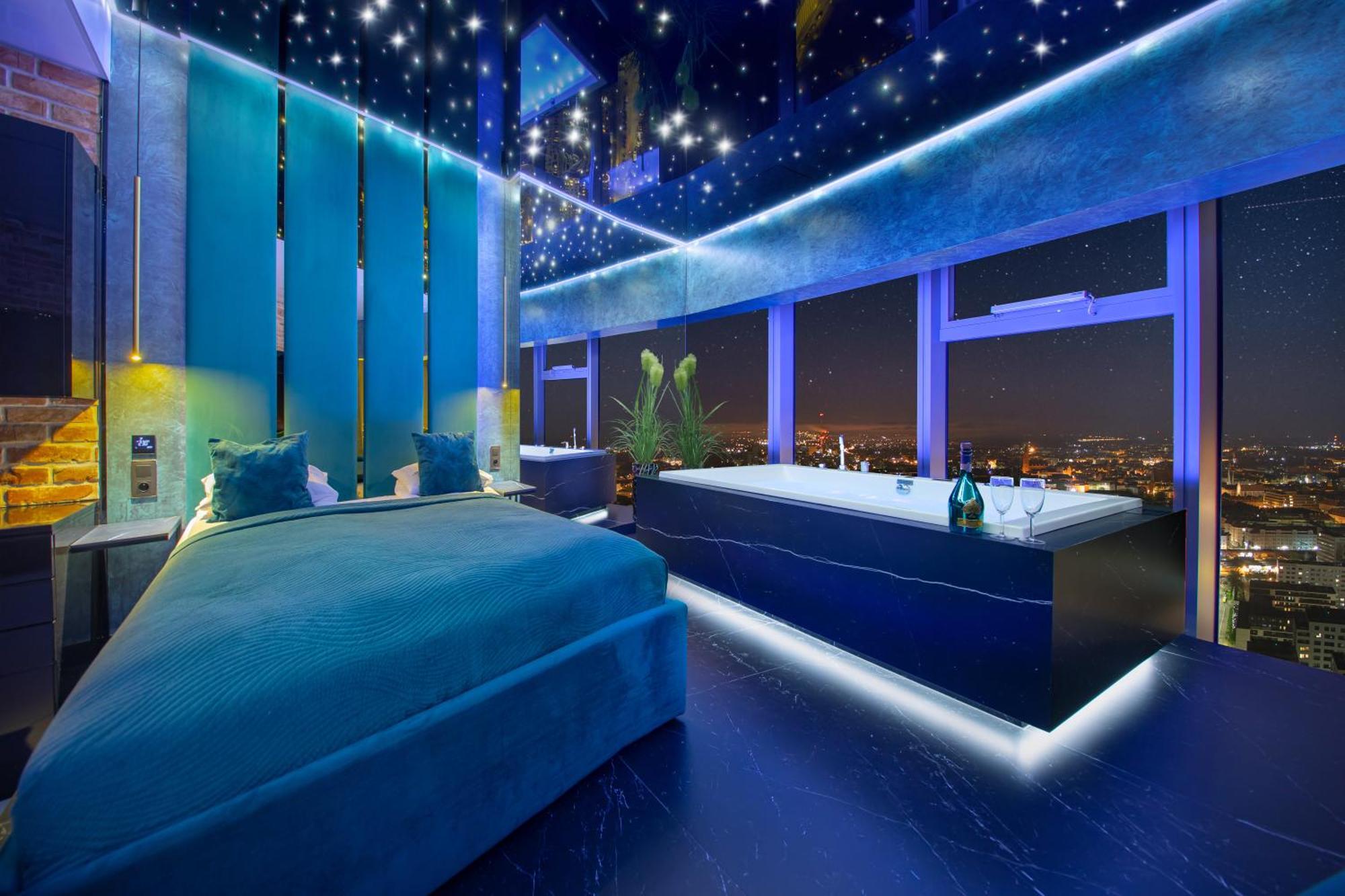 Apartamenty Sky Tower Z Jakuzzi Przy Oknie Wroclaw Bagian luar foto