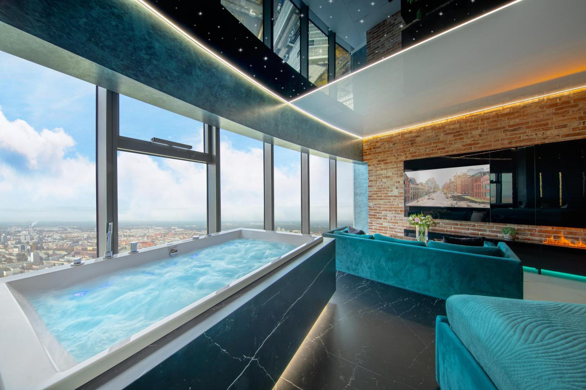 Apartamenty Sky Tower Z Jakuzzi Przy Oknie Wroclaw Bagian luar foto