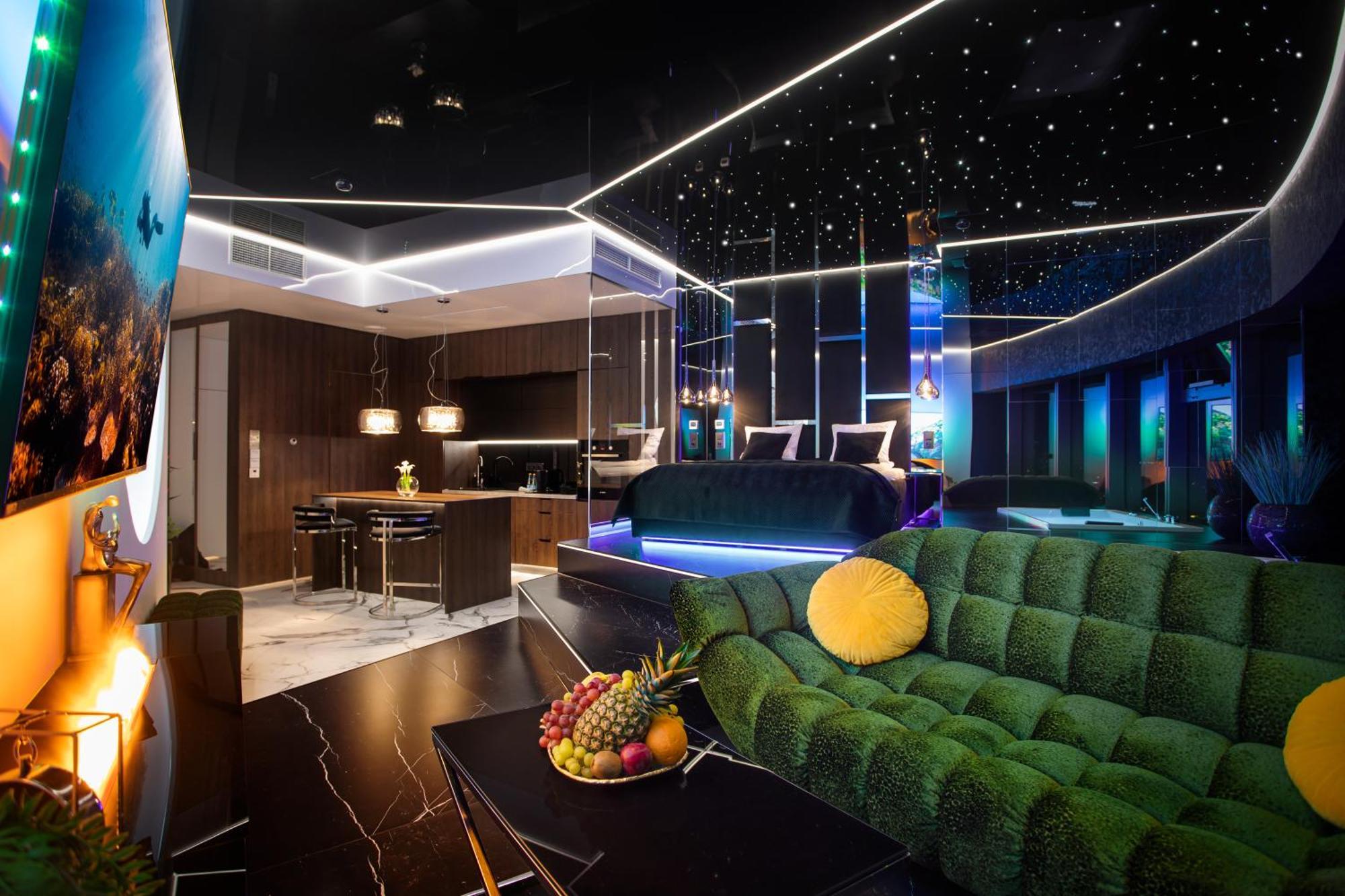 Apartamenty Sky Tower Z Jakuzzi Przy Oknie Wroclaw Ruang foto