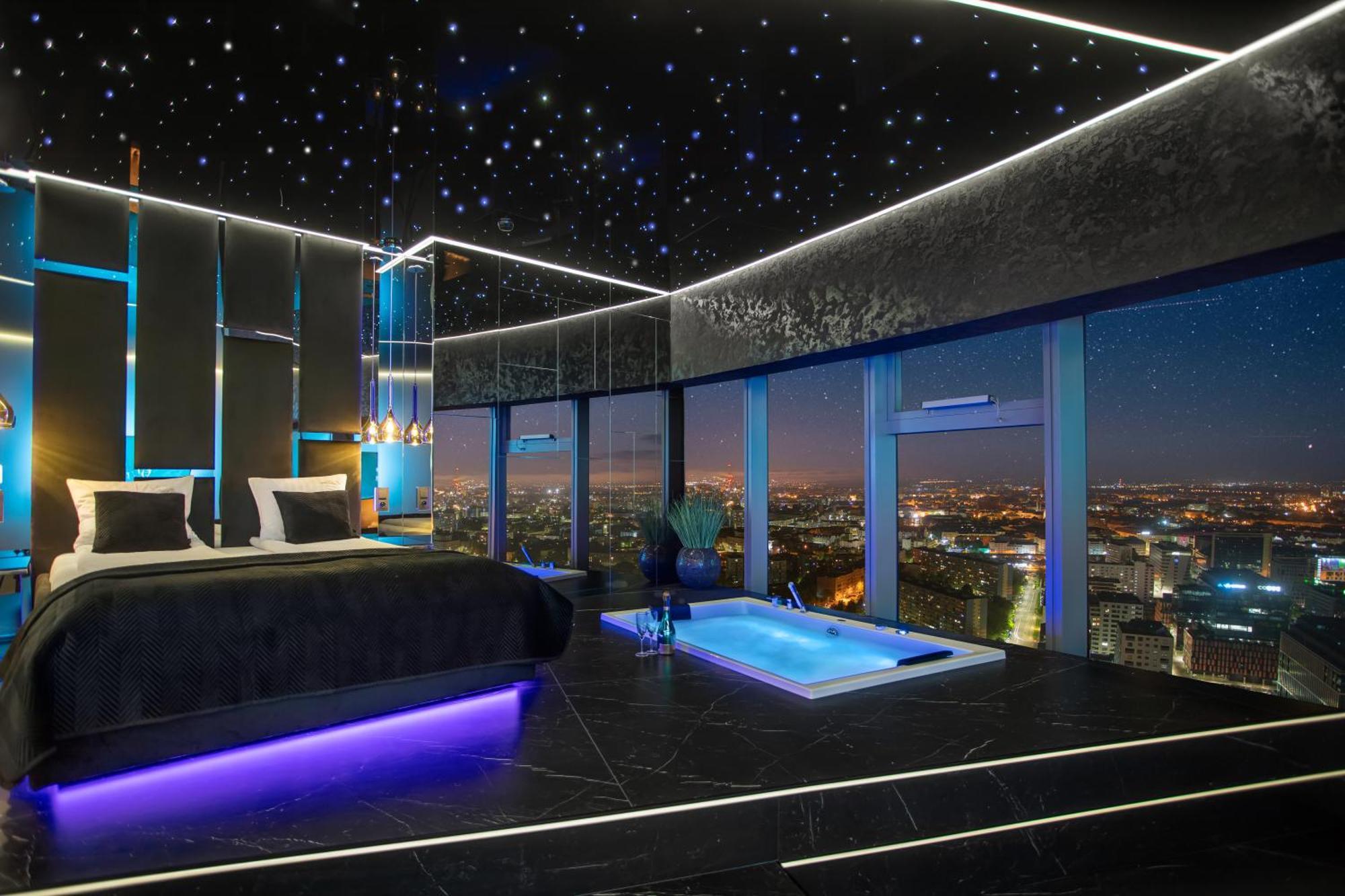 Apartamenty Sky Tower Z Jakuzzi Przy Oknie Wroclaw Bagian luar foto